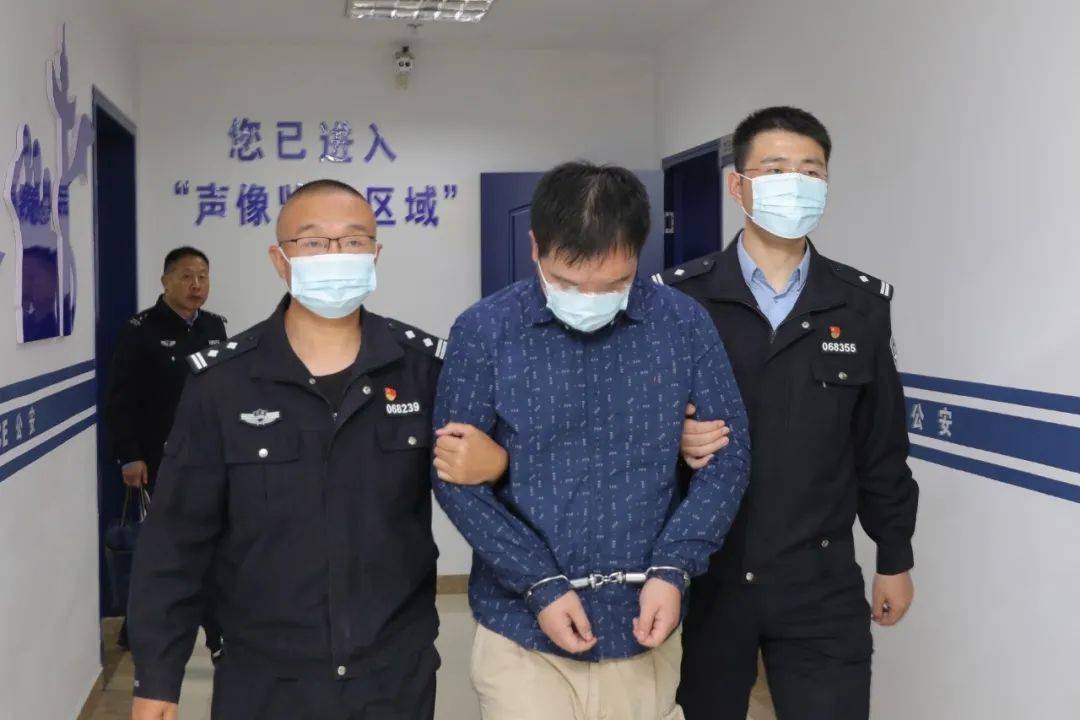 小偷被警察从莫斯科追打到的游戏_俄罗斯抓小偷_莫斯科郊外的小偷