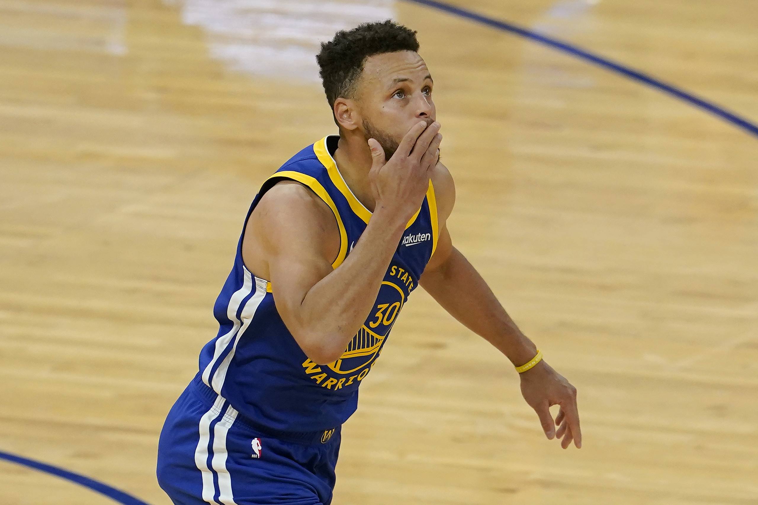 库里三分命中率_nba2k16命中率_詹姆斯三分球命中率