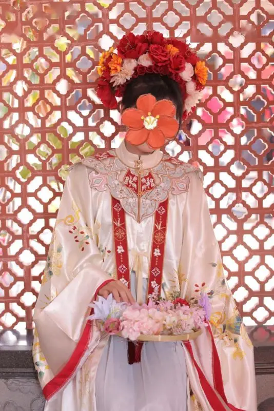 女神瑜伽！女人拜佛动作图揭秘内涵