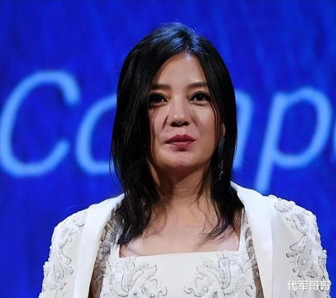 赵薇毕业合影照灵异_赵薇合影事件_赵薇合影毕业照灵异图片