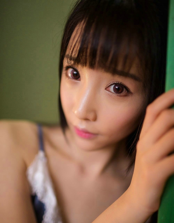日本性感小妹妹：青春活力与成熟韵味，不只是外表的惊艳