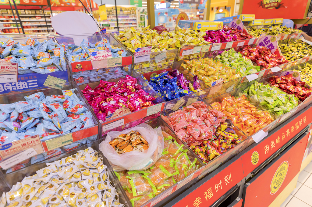 超市货架怎么摆好看_qq超市1店货架摆法大全_超市货架摆货图片大全