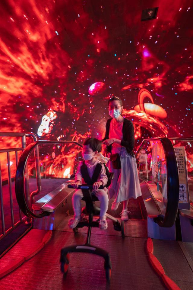 怪怪水族馆2pc：奇幻海底探秘，巨章鱼变色迷人