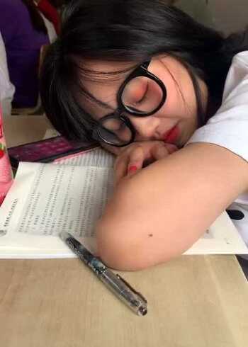 课堂泡美女攻略-课堂泡妞大作战！5招教你成为美女同学心动的那个人