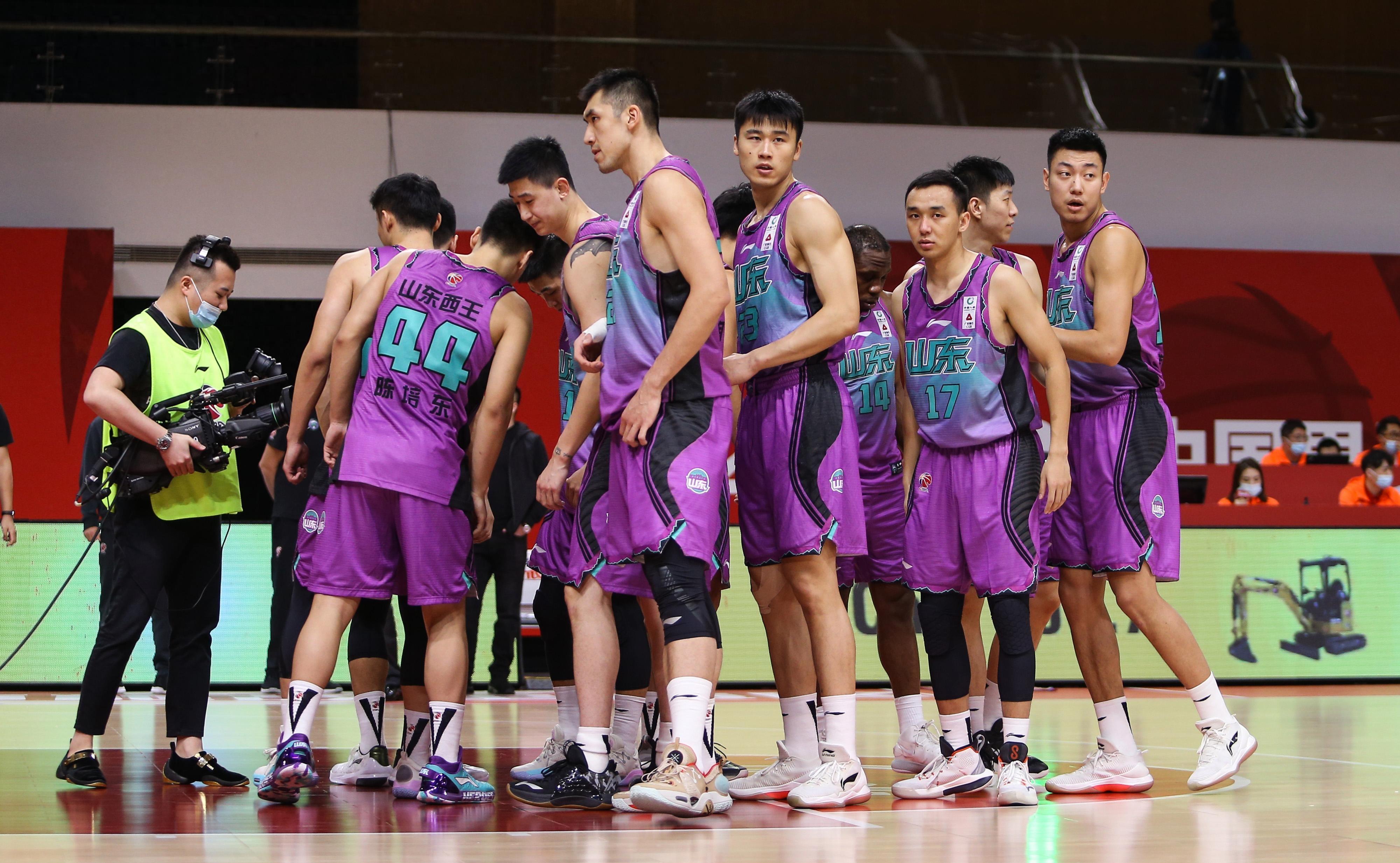 nbalive2024球员交易问题-NBALive2024：球员交易新玩法引发热