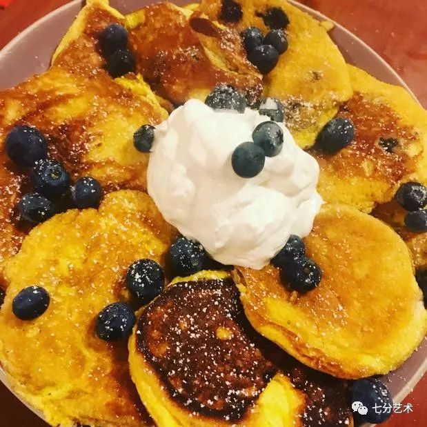 生日蛋糕图片大全大图-童年回忆与生活向往：彩虹蛋糕与慕斯蛋糕的幸福时光