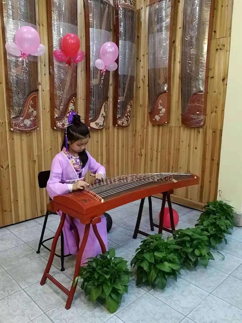 古筝曲找朋友乐谱_古筝找朋友教学视频_古筝找朋友演奏视频