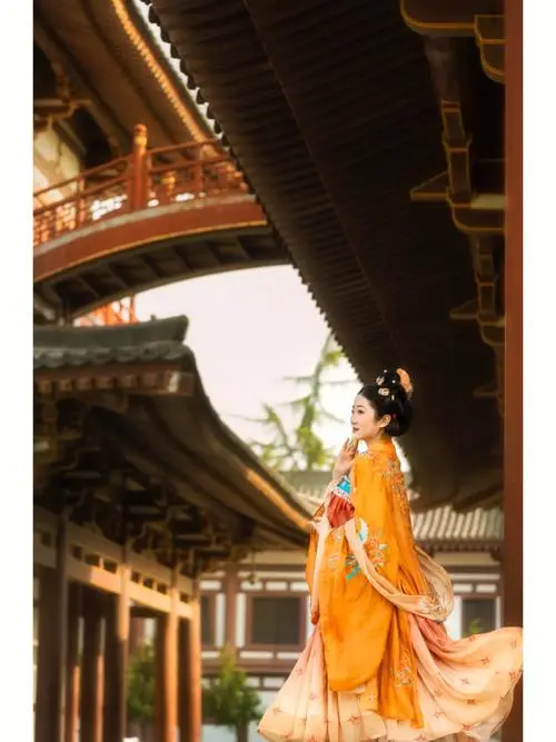美女餐厅2024三星攻略-美女餐厅：美食与风景交相辉映，舌尖上的精致享受