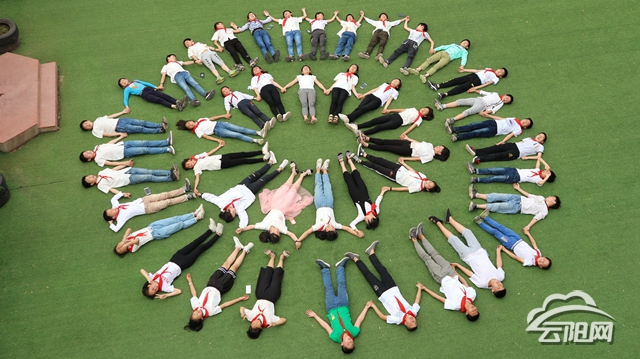 小学毕业合影造型_小学毕业合影留念_小学毕业合影