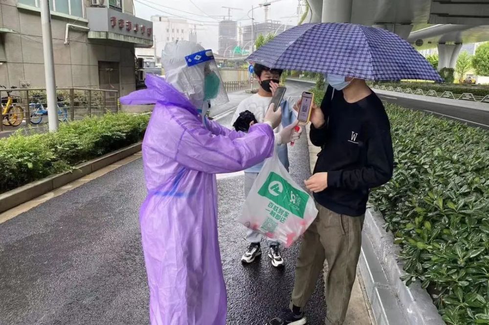 惊恐兔子知乎_一个兔子两个惊恐_惊恐兔子表情包