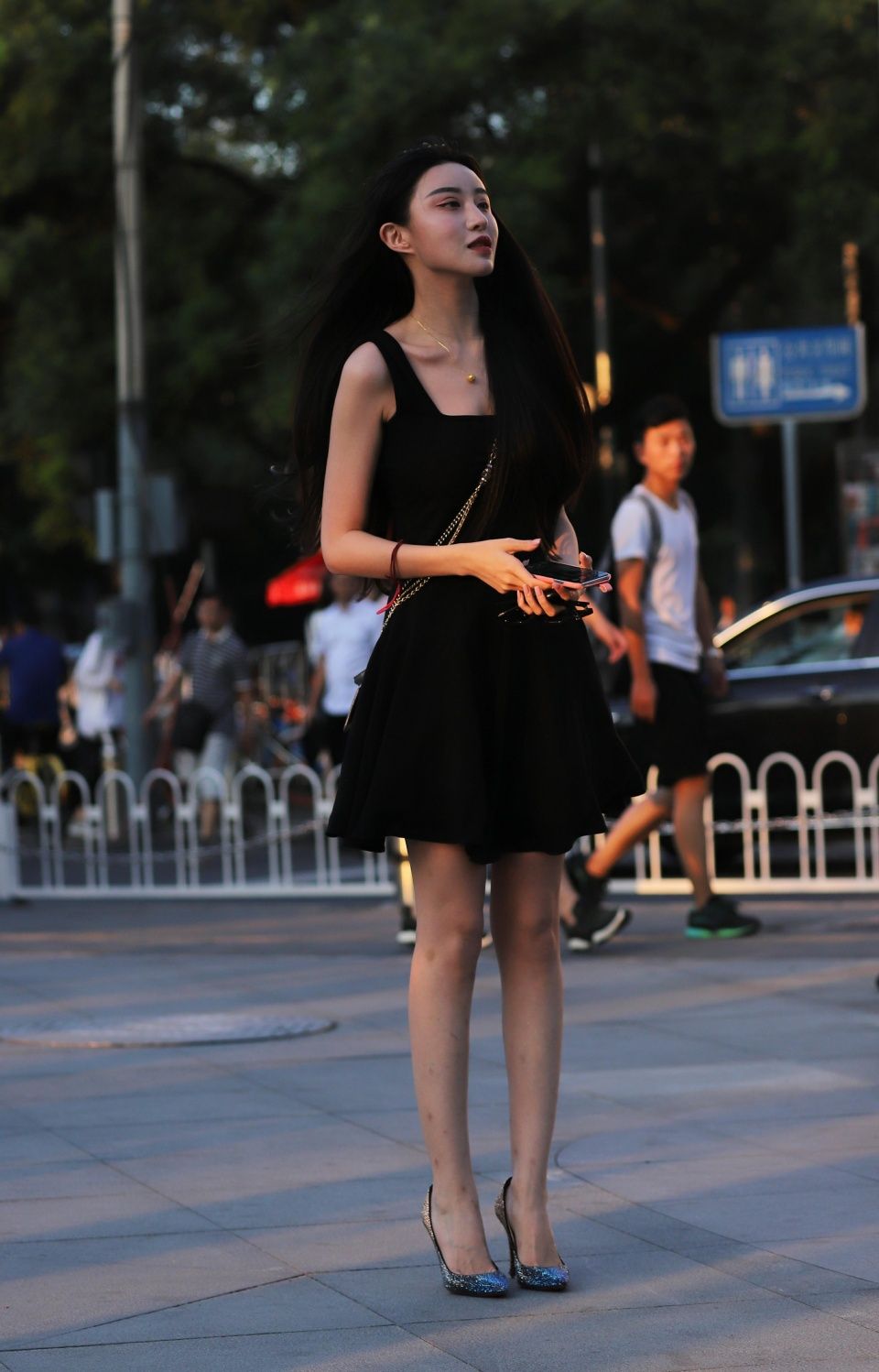 美女 曝光图片-街拍美女：镜头下的美丽与隐私，是幸运还是不幸