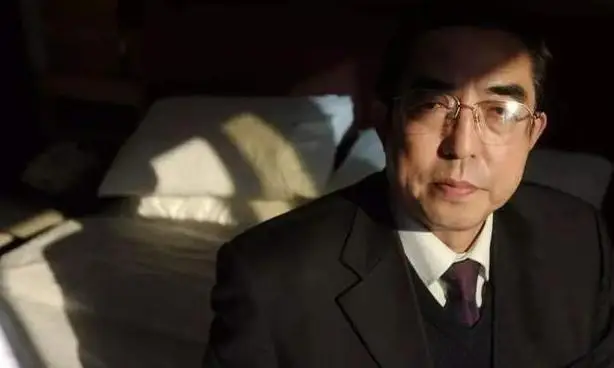 防卫过当的罪过形式可以是_防卫过当是刑事案件_防卫过当构成什么罪行