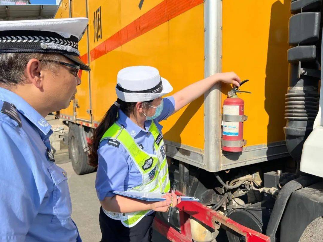 中国警察现身里约_里约在什么地方_里约中国拿了几块金牌