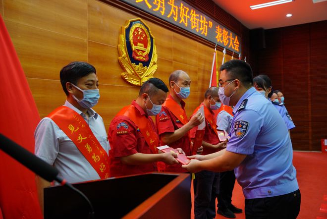 里约中国拿了几块金牌_里约在什么地方_中国警察现身里约