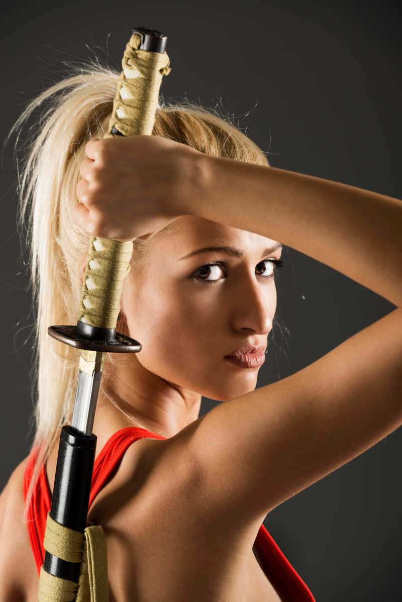 火星女王艾莉塔_艾伊芙琳_艾尔之光伊芙女王武士